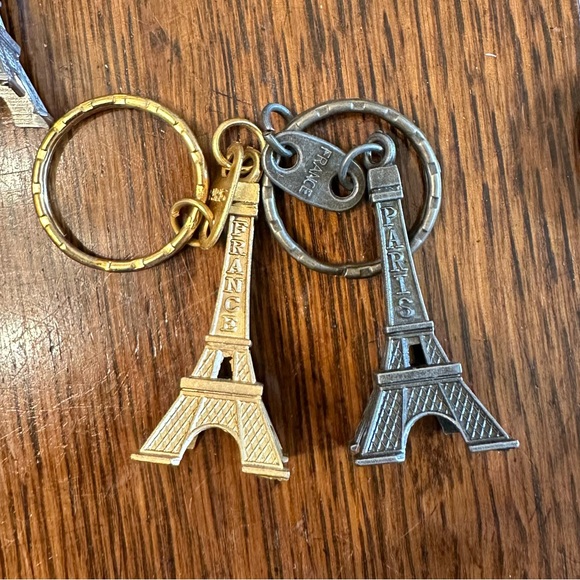 10 Eiffel Tower Keychains! Straight from France! - Picture 1 of 6
